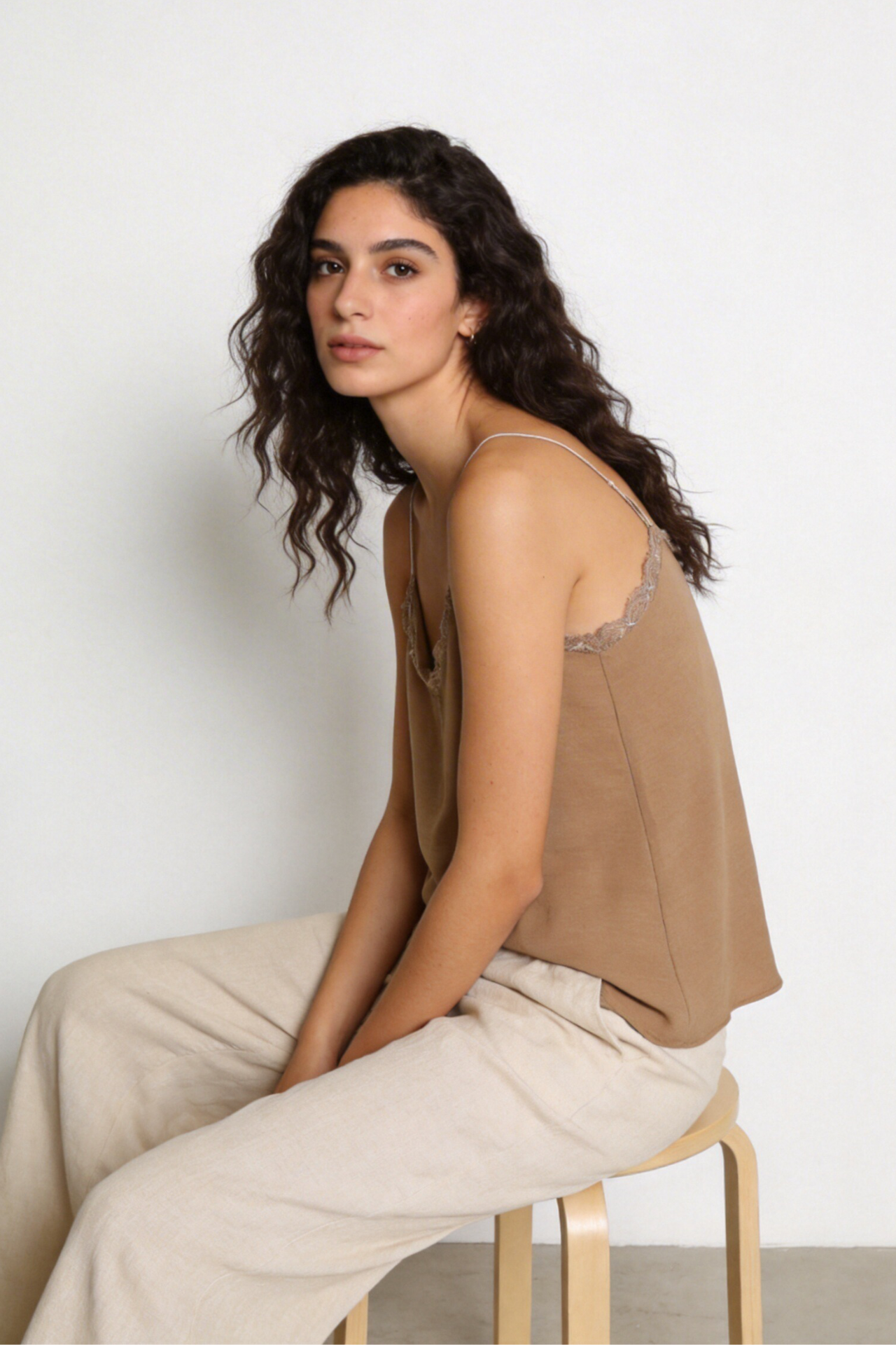 Top Cami de Alças com Pormenor de Renda