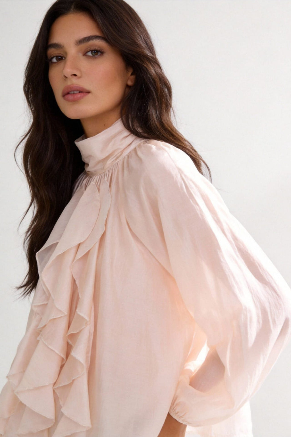 Blusa Gola Alta com Volume Escultural