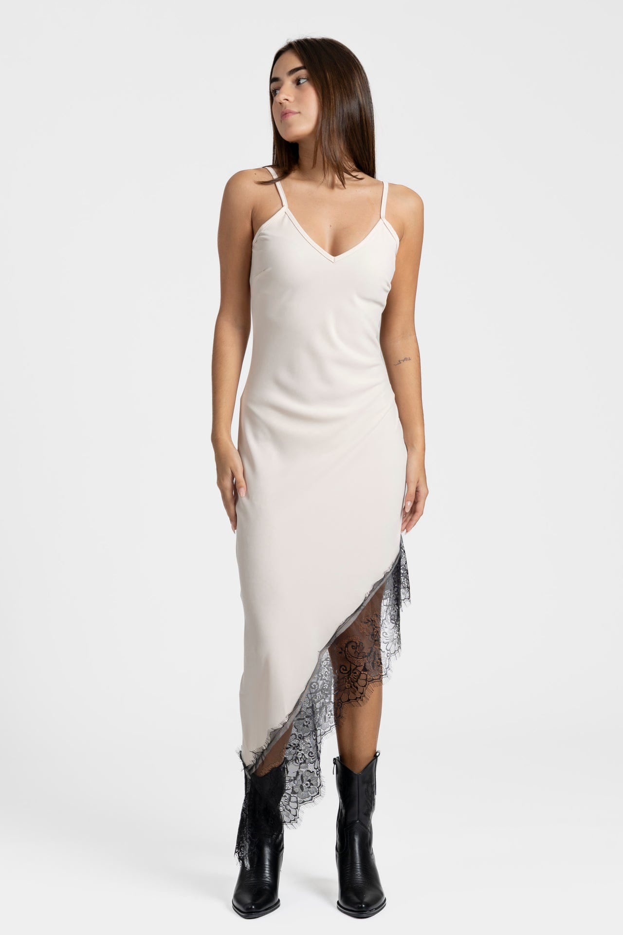 Vestido Off-White Assimétrico