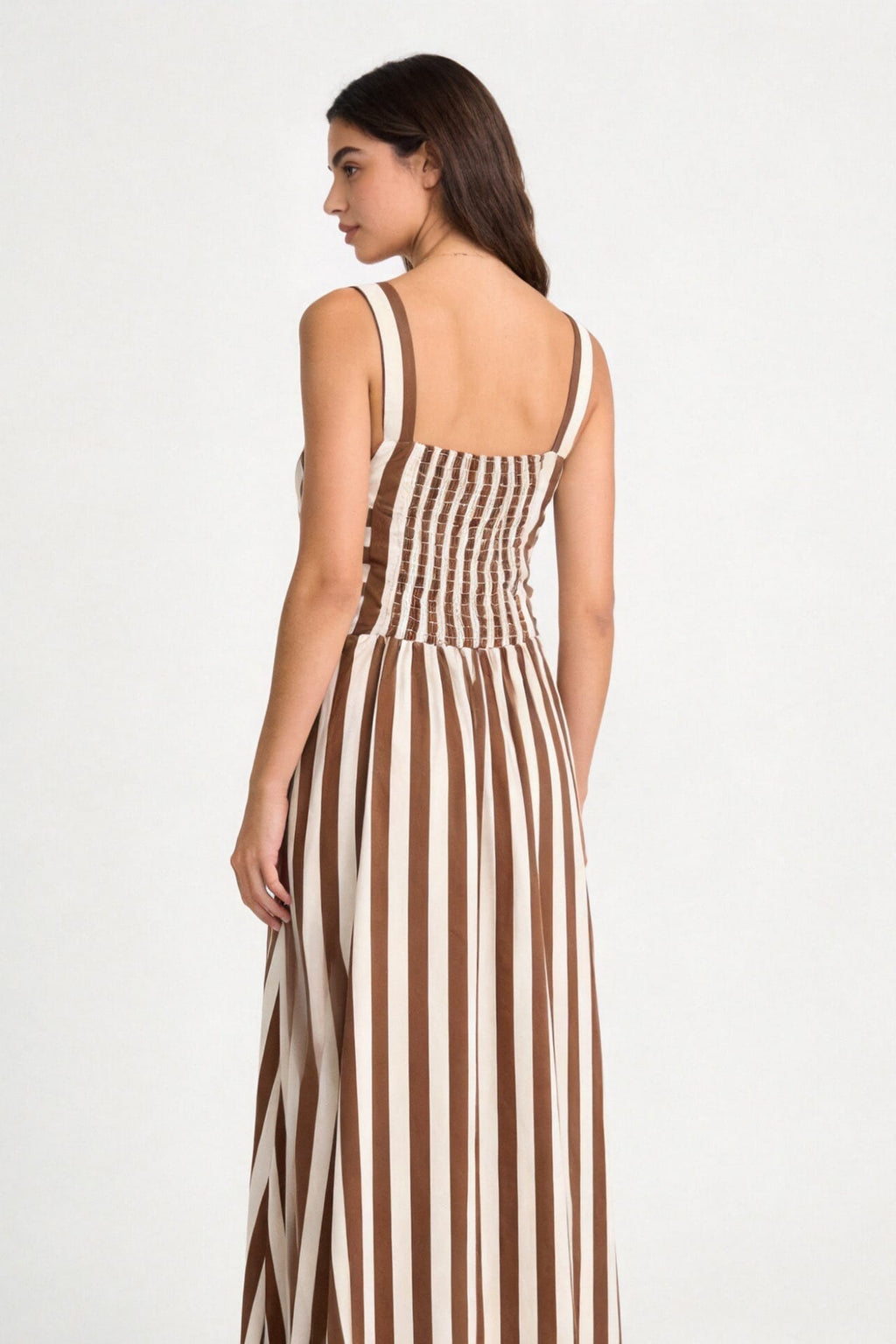 Vestido em padrão listrado clássico