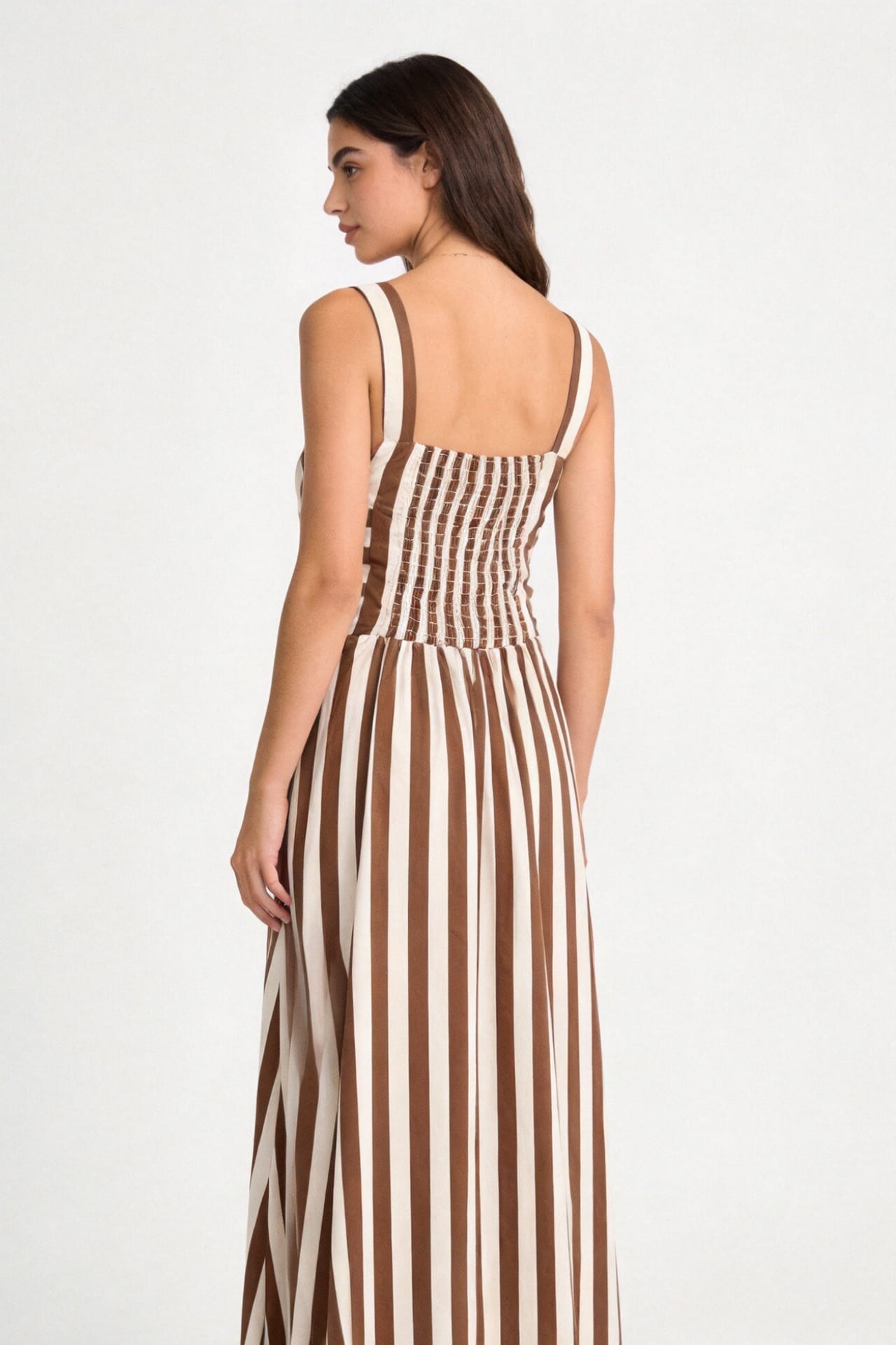 Vestido em padrão listrado clássico