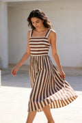 Vestido em padrão listrado clássico
