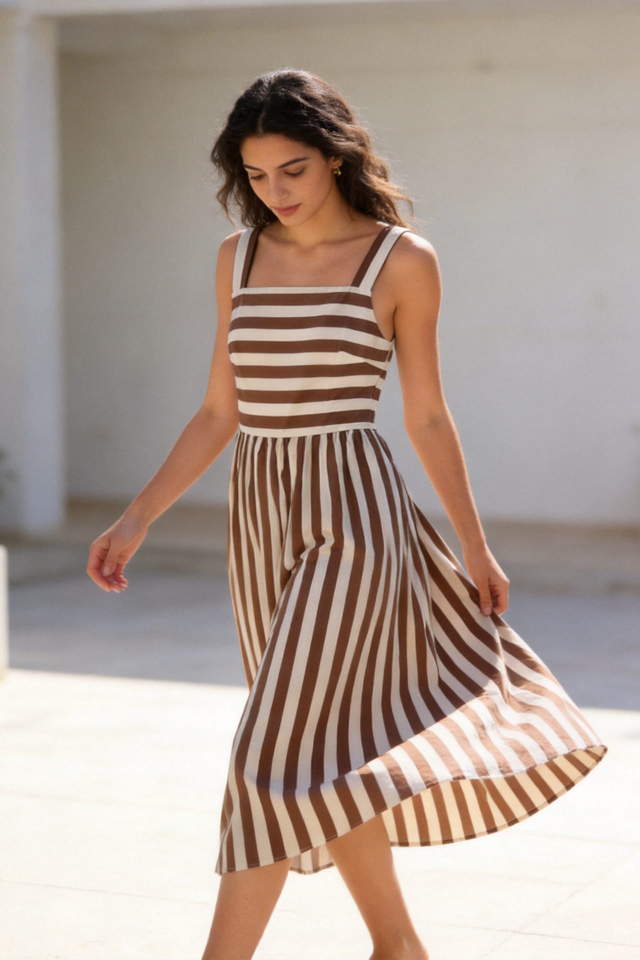 Vestido em padrão listrado clássico